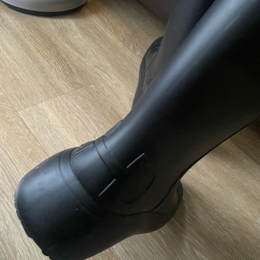 Salvatore Ferragamo Classic Black Boots - Picture 3 of 4